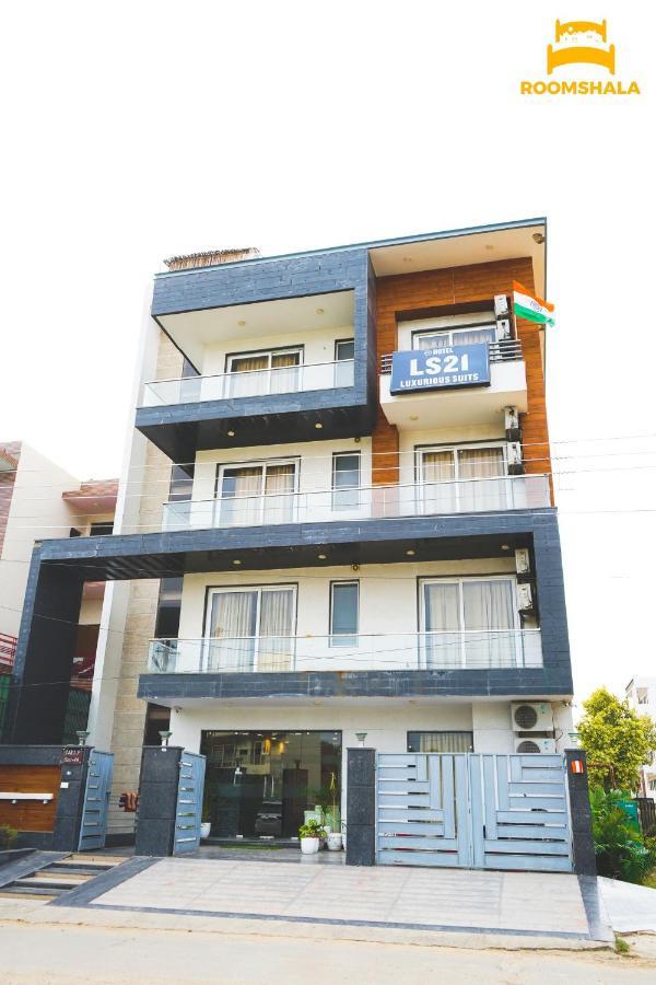 Hotel LS 21 Badshahpur Buitenkant foto